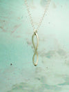 Kette mit Anhänger gebogenes zartes Blatt aus 925er Silber
