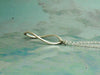 Kette mit Anhänger gebogenes zartes Blatt aus 925er Silber